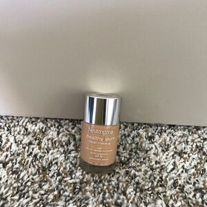 Neutrogena Healthy Skin Liquid Makeup. Natural Beig 60.